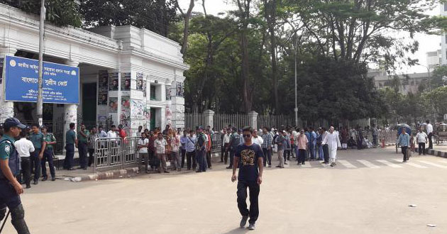 bnp activists at the high court gate