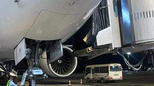 boarding bridge collapse at dhaka airport damages kuwait airways aircraft