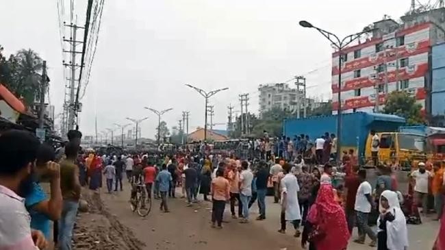 clash with garment workers in ashulia