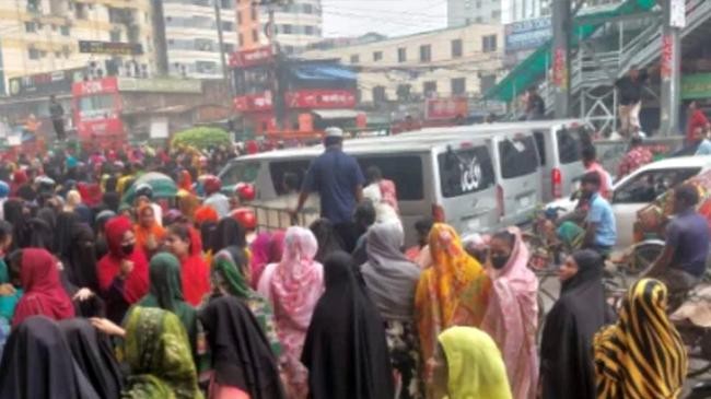 garment workers block mirpur roads