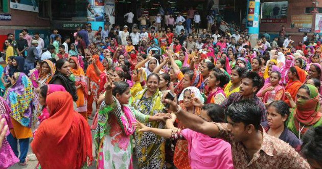 garment workers road blockade