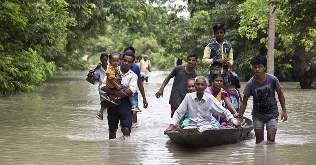 indian flood affected people coming to bangladesh