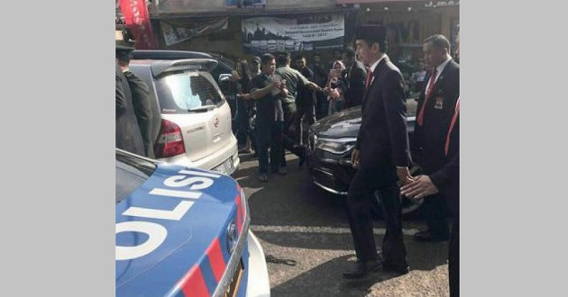 indonesia president walking in street