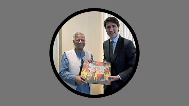 prof yunus hands over the art of triumph to justin trudeau