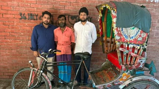 rickshaw carrying body of shaheed nafiz to be preserved at july revolution memorial museum