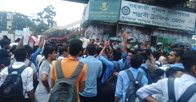 shakib requested school boys to stop the protest