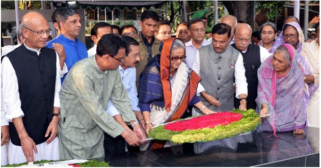 sheikh hasina with his team in 32