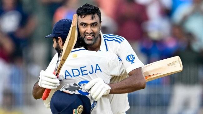 ashwin gets a bear hug from jadeja