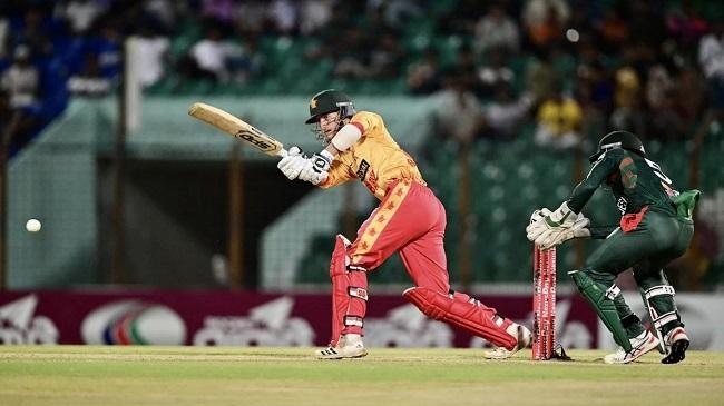 brian bennett scored 44 off 29 balls