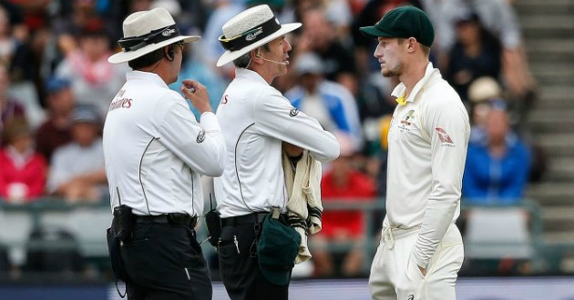 cameron bancroft being questioned by umpires