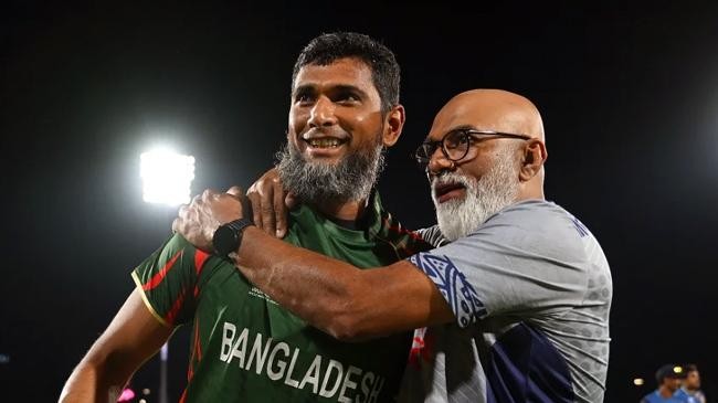 chandika hathurusingha celebrates with mahmudullah