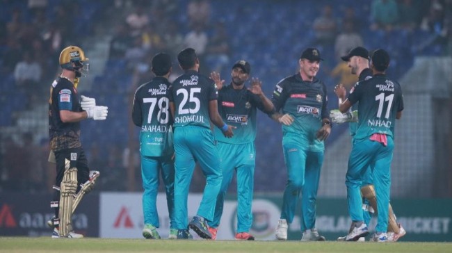 chittagong vs dhaka