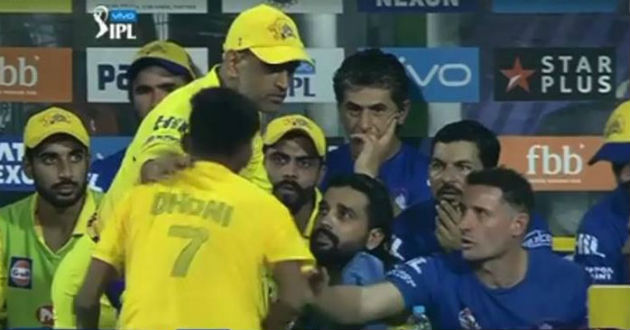 dhoni fan breaches security to touch his feet