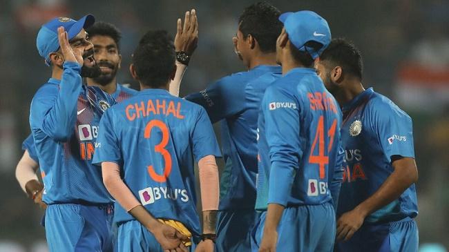 india huddle up after taking a wicket