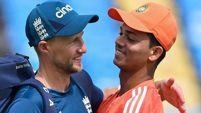 joe root and yashasvi jaiswal greet each other