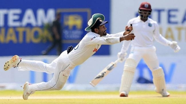 karunaratne takes a catch