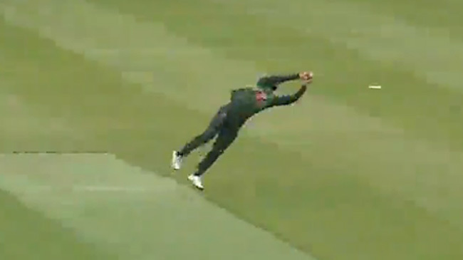 mahmudullah take a catch