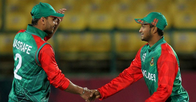 mashrafe holding cap while shaking hand with shakib