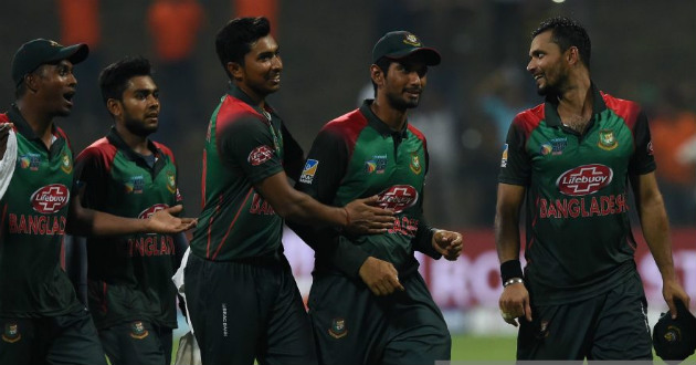 mashrafe leaving the field after beating pakistan