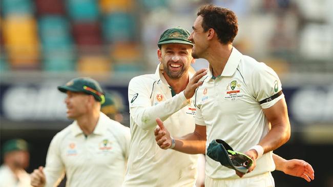 mitchell starc finished with four wickets