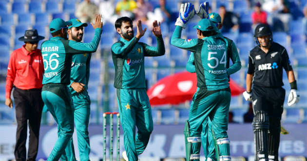 mohammad hafeez celebrates wicket