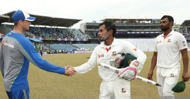 mushfiq shaking hand with steve smith