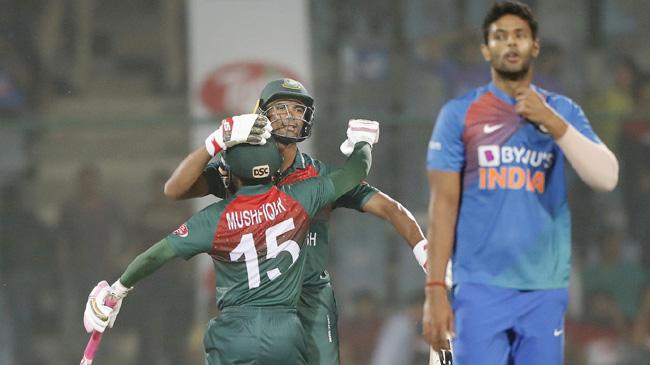 mushfiqur rahim and mahmudullah celebrate