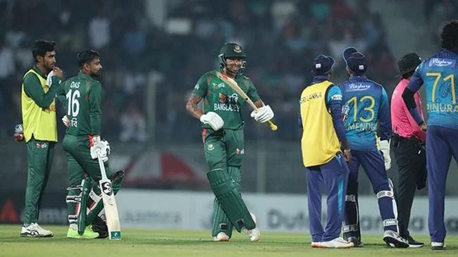 not out clash soumya sarkar