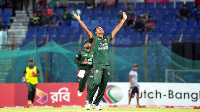 saifuddin celebrates wicket