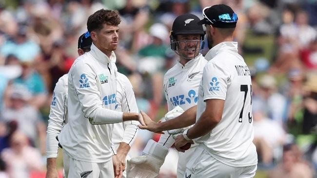 santner claimed three quick wickets