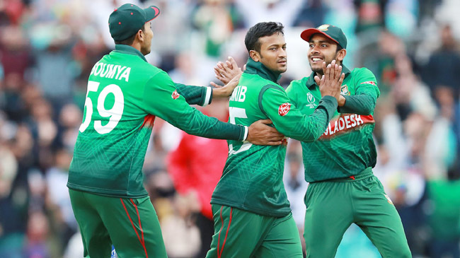 shakib al hasan celebrates with miraz