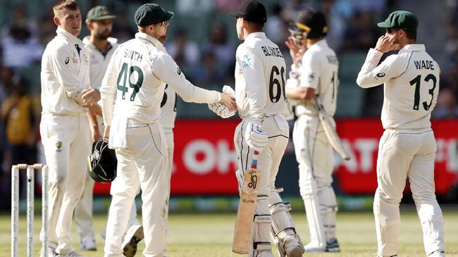 steven smith congratulates tom blundell