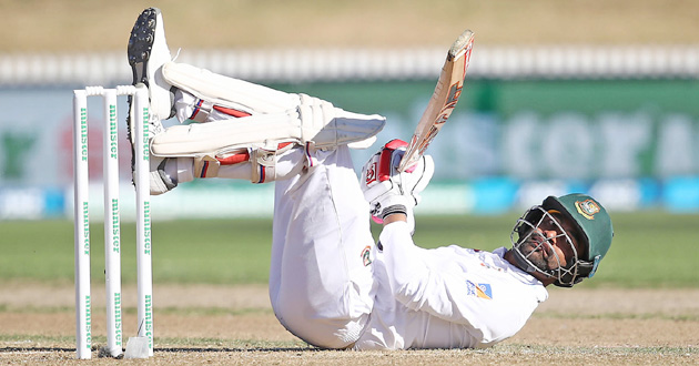 tamim iqbal falls over trying duck