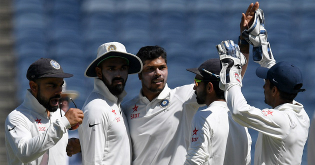 umesh takes four wicket on first day of pune test