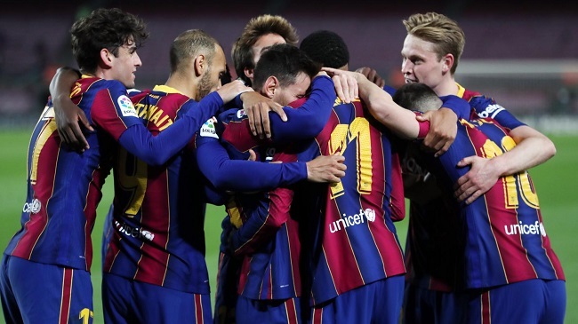 barcelona celebrating dembele goals