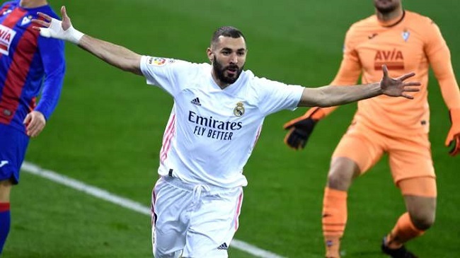 benzema celabrates a goal