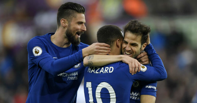 chelsea players celebrate their goal