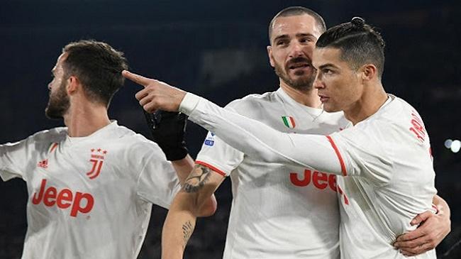 juventus celebrating ronaldo goals