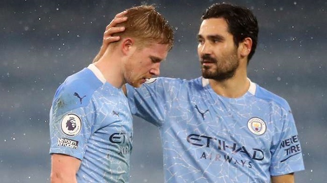 kevin de bruyne with his teammate