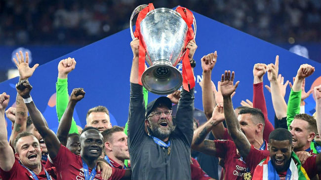 klopp celebrates his ucl trophy