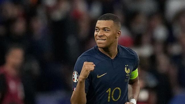 kylian mbappe france 4