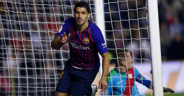 luis suarez celebrating a goal