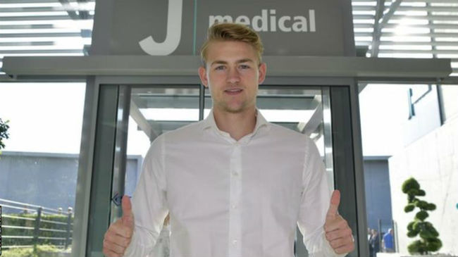 matthijs de ligt signs with juventus