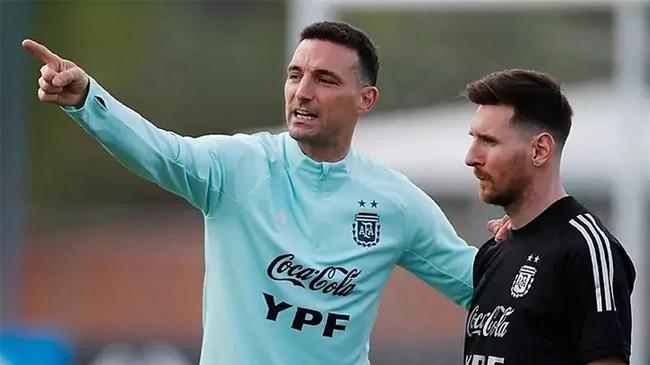 messi and scaloni 2