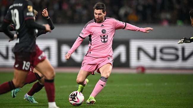 messi in japan 1