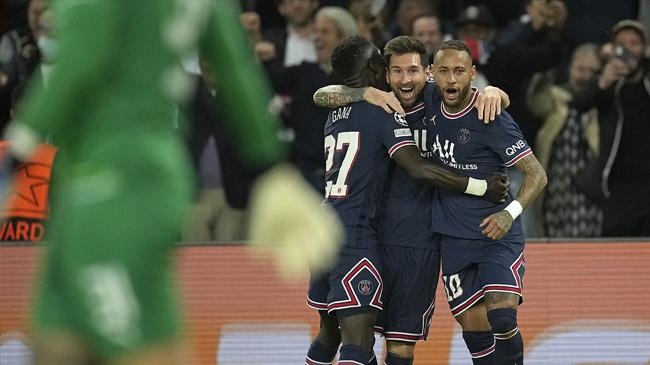 messi strikes as psg beat manchester city