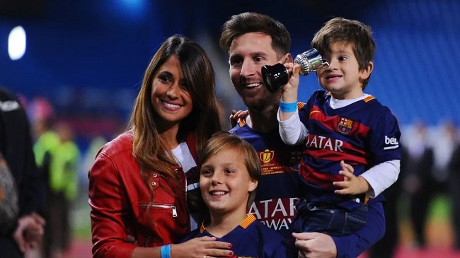 messi with family new