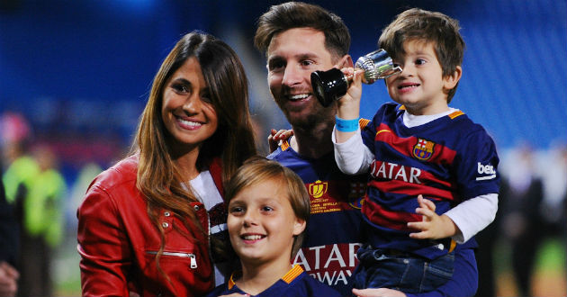 messi with family