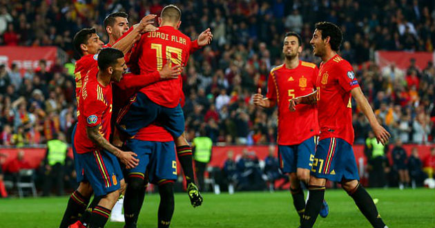 spain celebrate ramos goal