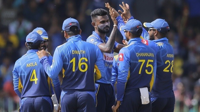 sri lanka celebrating a wicket